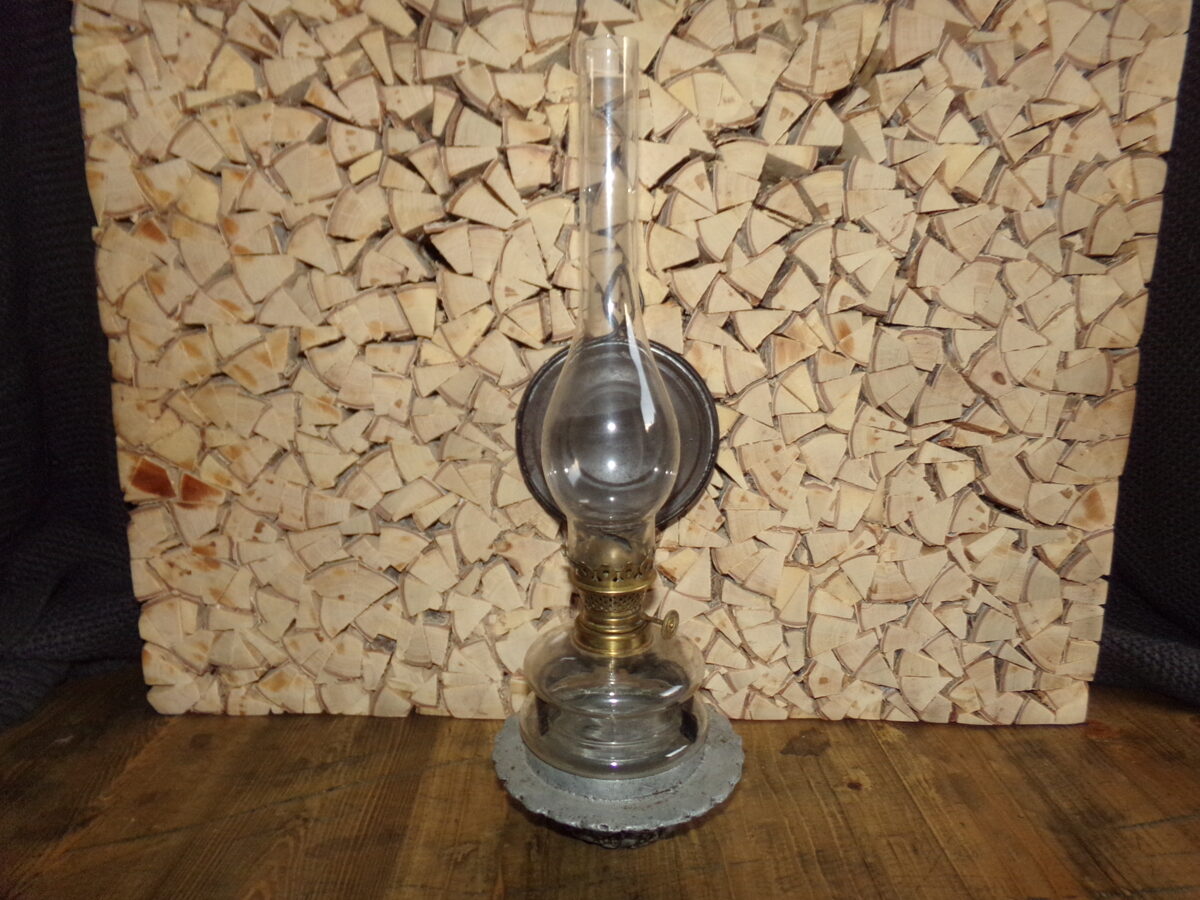 Керосиновая лампа с настенным подвесом и настольной чашей. Начало 20 века.