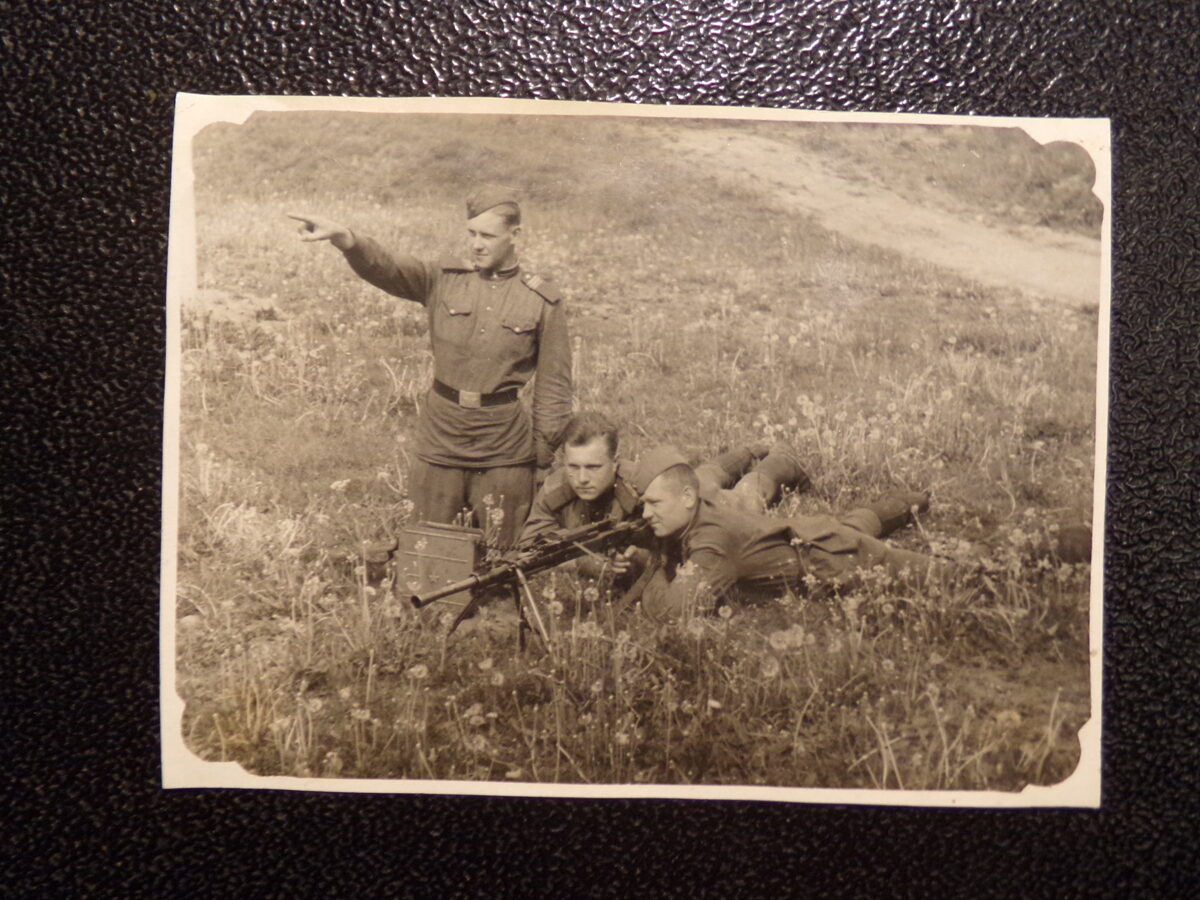 №85. Три солдата советской армии с пулеметом. 1950-60 тые года.