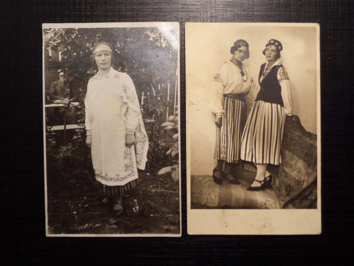 №22. Девушки в национальной одежде. Латвия. 1920-30 года.