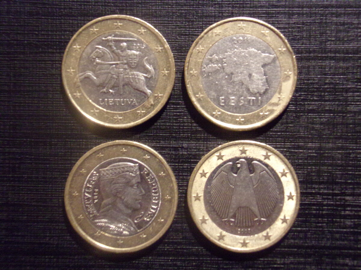 №134. Один евро. 2002. 2011. 2014. 2015 год.