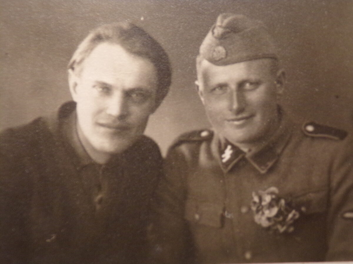 №16. Легионер с другом. Латвия. 1942-44 года.