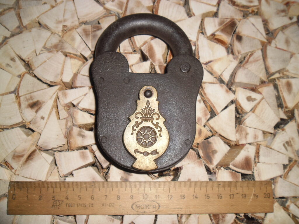 №1. Senalaicīgas kaltas atslēgas ar bronzas detaļu