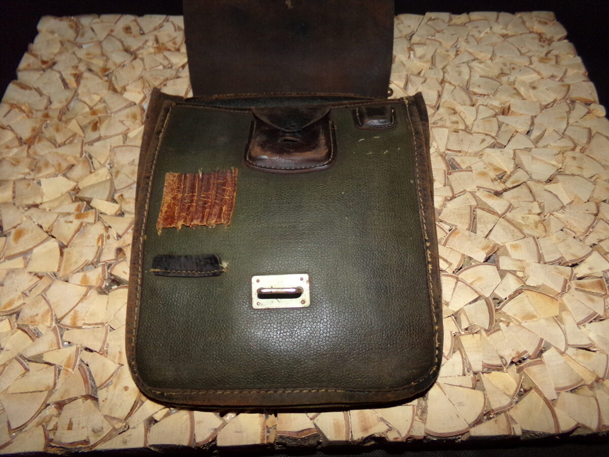 WW2 Кожаный планшет с пуговицей.