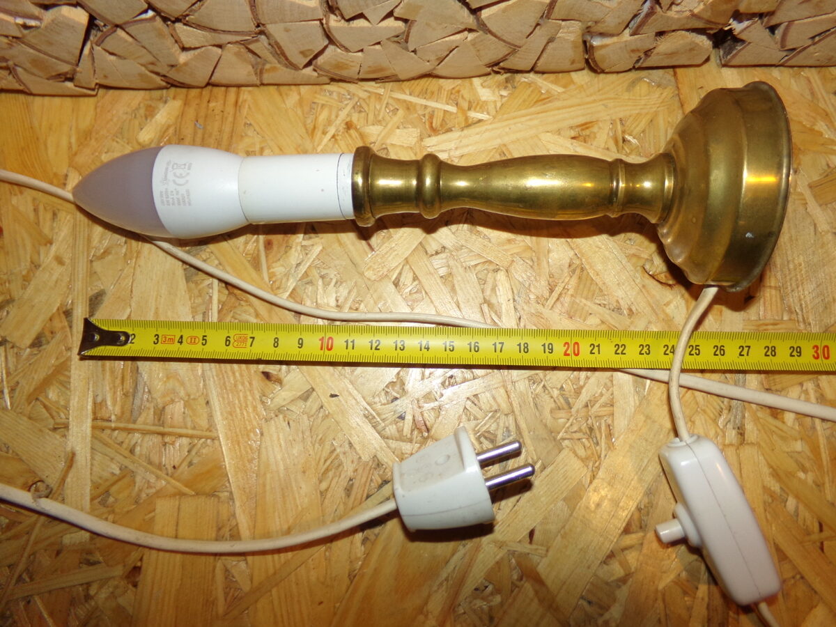 Настольный электрический светильник в форме подсвечника. Материал-латунь. Середина 20 века.