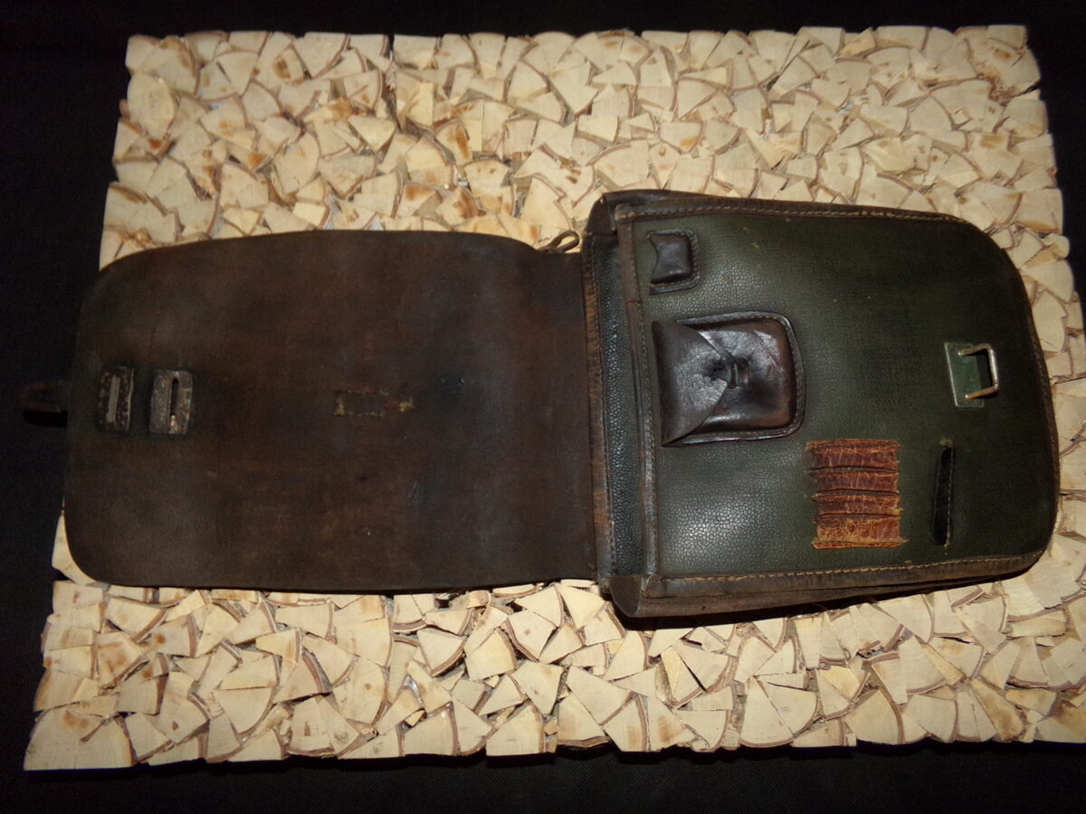 WW2 Кожаный планшет с пуговицей.