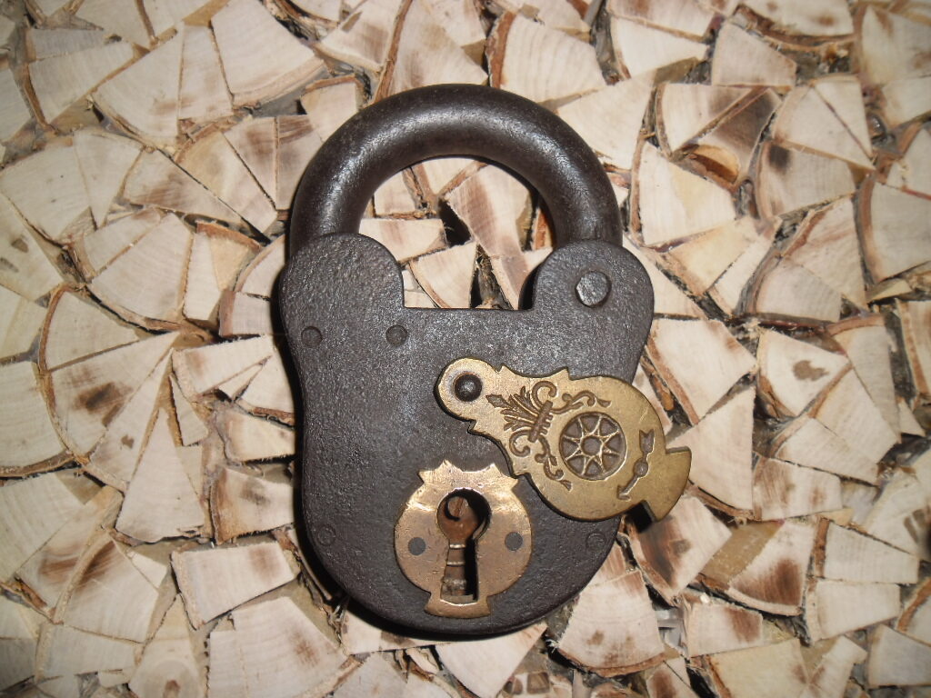 №1. Senalaicīgas kaltas atslēgas ar bronzas detaļu