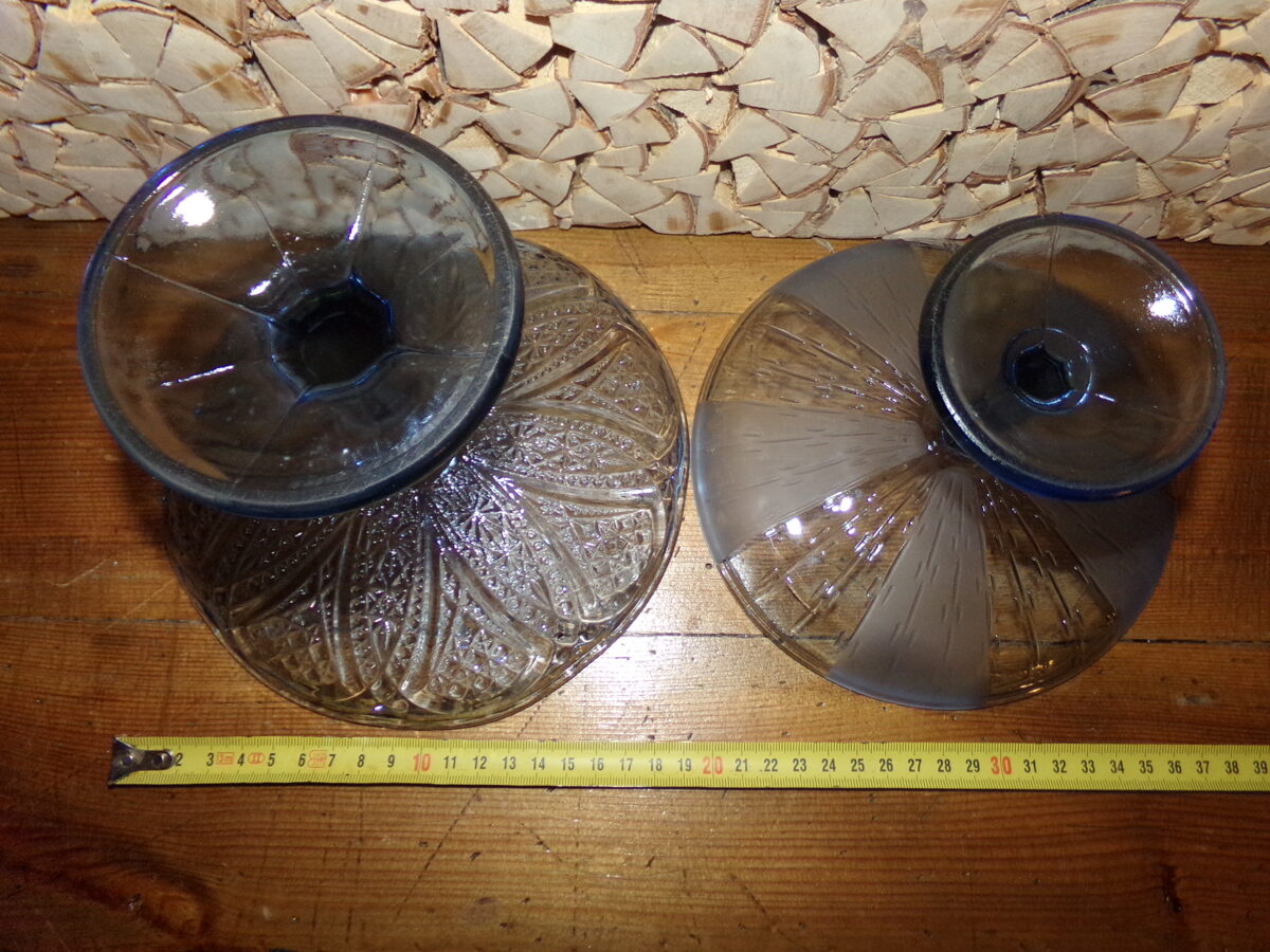 №6. Две вазы из синего стекла.