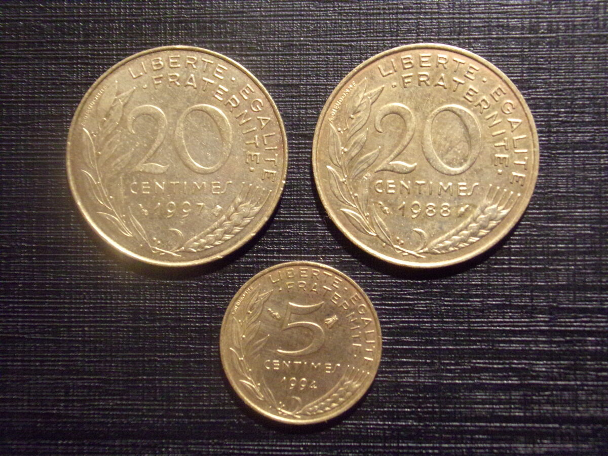 №103. 20 сантимов 1988 и 1997 год. 5 сантимов 1994 год. Франция.