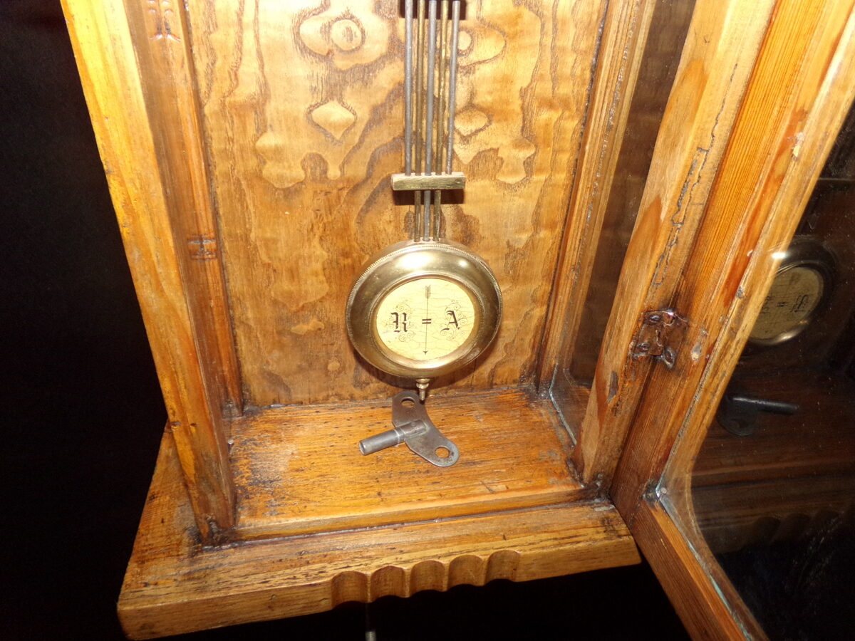 настенные часы с боем " Ля рой париж".