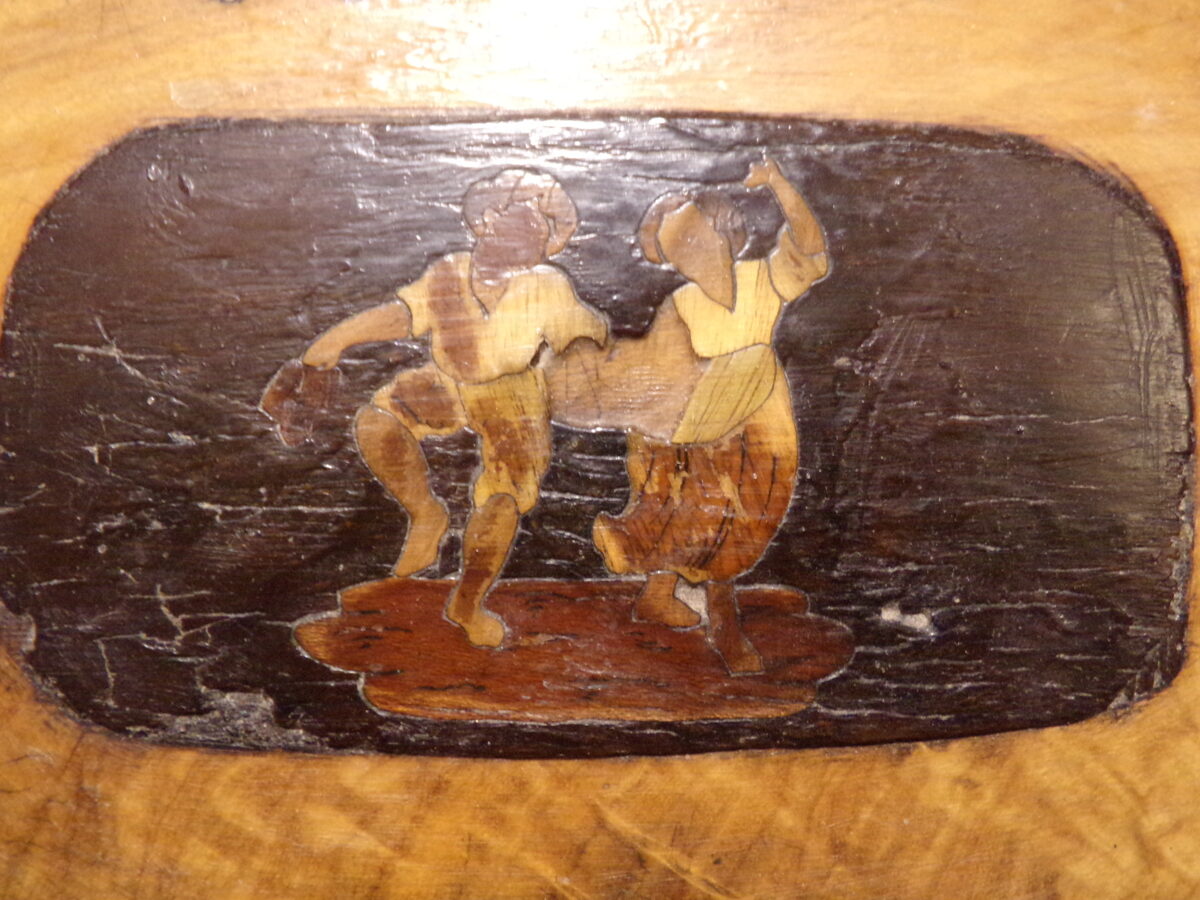 Старинная деревянная шкатулка с мозаичным узором. 19 век.