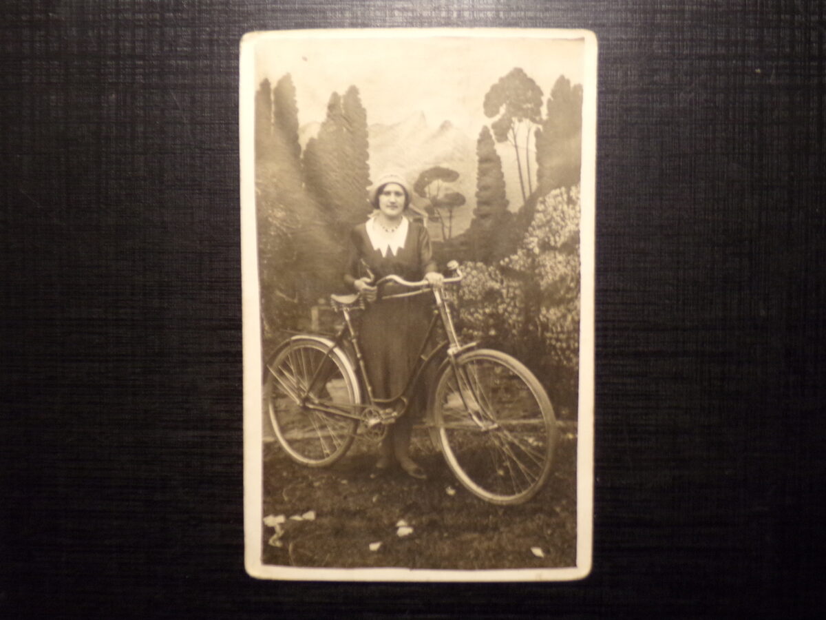 №180. Девушка с велосипедом. Латвия. 1930-тые года.