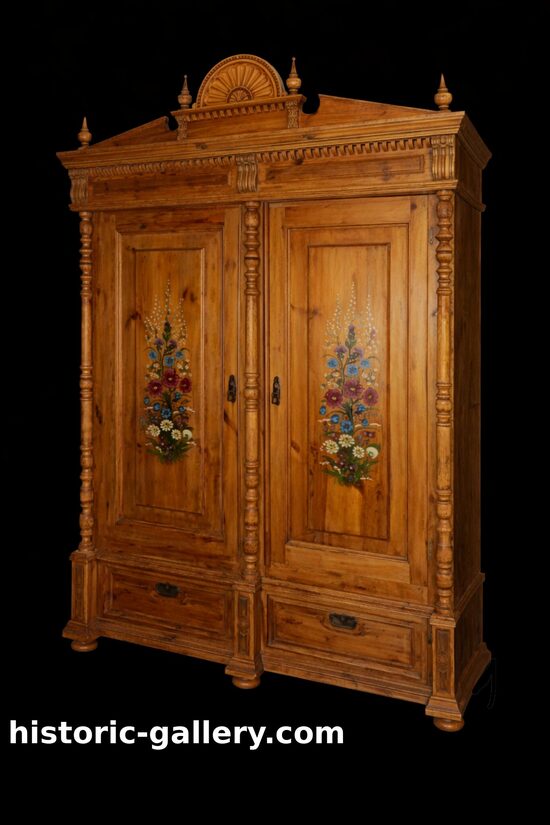 №31. Большой резной шкаф с росписью. Восточная Латвия. 1934 год.