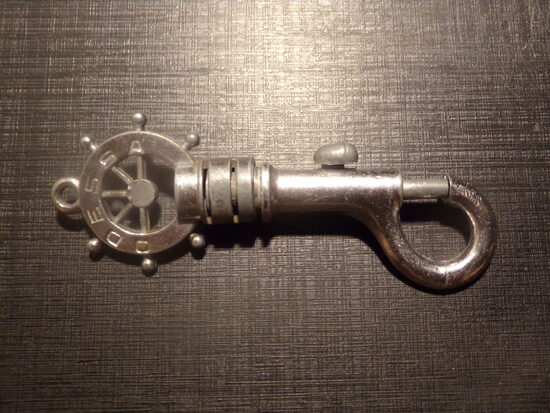 Брелок с надписью "ОДЕССА"-"ODESSA" Карабин. Материал-не магнитный сплав. СССР. 1970-тые года. Носился на брючном поясе.