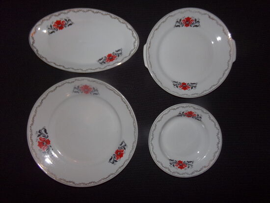 №83. Рижский фарфор. Четыре расписных тарелки от сервиза. 1980-тые года.