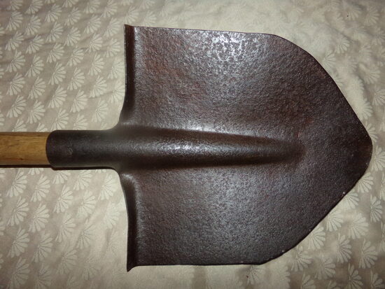 №103. Лопата с черенком. СССР. Середина 20 века. Габариты 25х97 см.