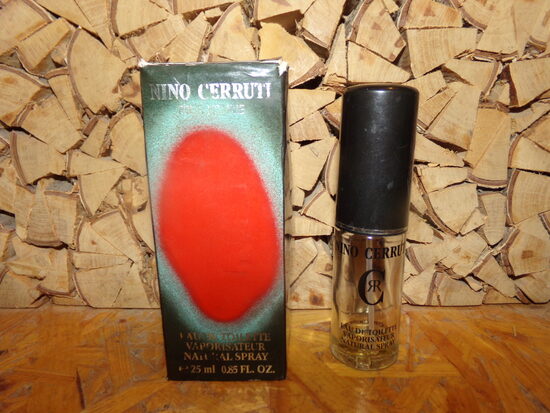 №75. Туалетная вода Nino Gerruti. Великобритания. 1996 год. Флакон с коробкой.