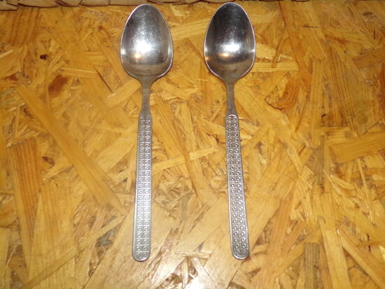 №101. Две ложки с орнаментом. СССР.
