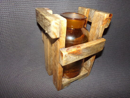 №73. Стеклянная бутылка объемом 2 литра в деревянном ящике. Восточная Латвия. Начало 20 века.