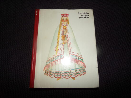 №200. Латышские народные сказки. Рига. Издательство "Лиесма". 1988 год. 590 страниц. На латышском языке.