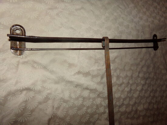 №99. Металлическая полка для подвеса кухонных принадлежностей. Середина 20 века. Восточная Латвия.