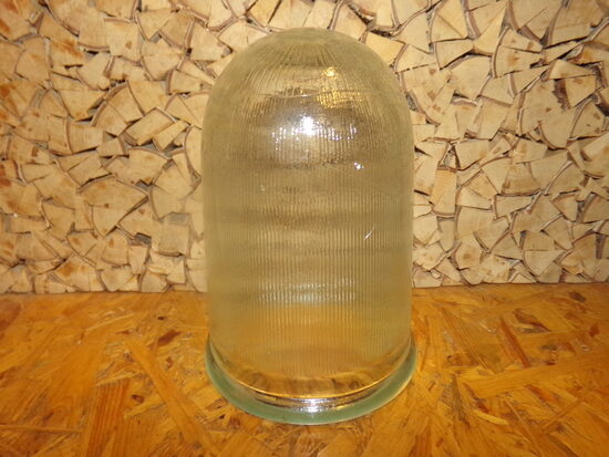 №60. Плафон из толстого стекла для индустриальной лампы. СССР.