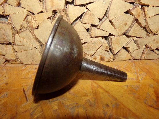 №107. Наливная воронка из жести. СССР. Клеймо DS.