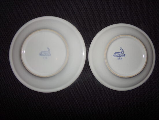 №87. Две фаянсовые тарелки с клеймом "Общепит" и номерами. СССР.