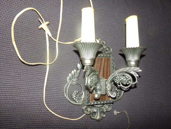 №55. Настенный светильник бра на две свечи. СССР. 1988 год. Узорное литье.