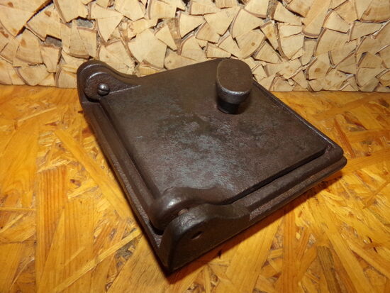 №30. Старинная квадратная печная дверца. 