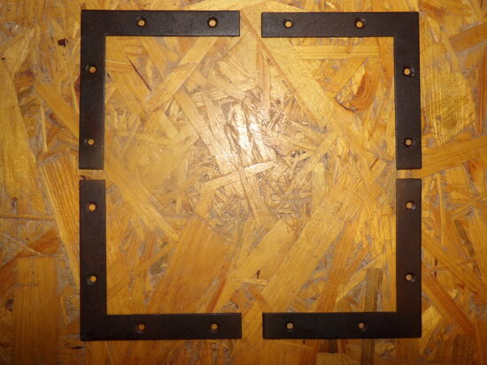 №84. Четыре оконных уголка из металла. Начало 20 века.