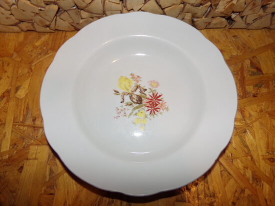 №84. Рижская фарфоровая тарелка с рисунком. СССР.