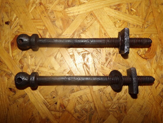 №83. Два крепежных кованных болта с гайками и шайбами. Восточная Латвия. Начало 20 века.