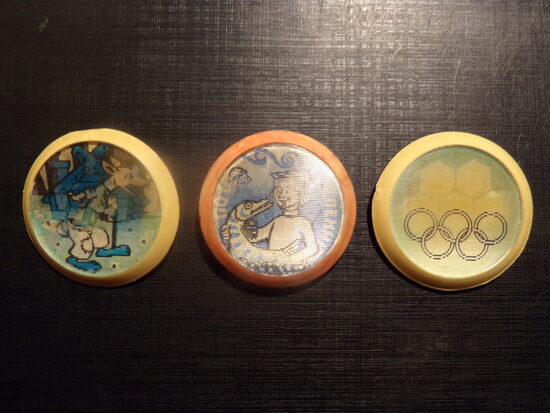 №79. Три детских значка времен СССР. "Переливашки". Имеют двойное изображение. 1975 год.