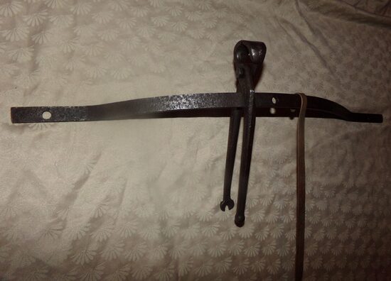 №184. Настенная кованная планка для подвеса инструмента. Восточная Латвия. Начало 20 века.