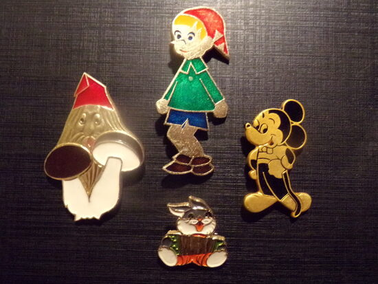 №76. Четыре детских значка времен СССР. 1975 год. Сказочные персонажи.