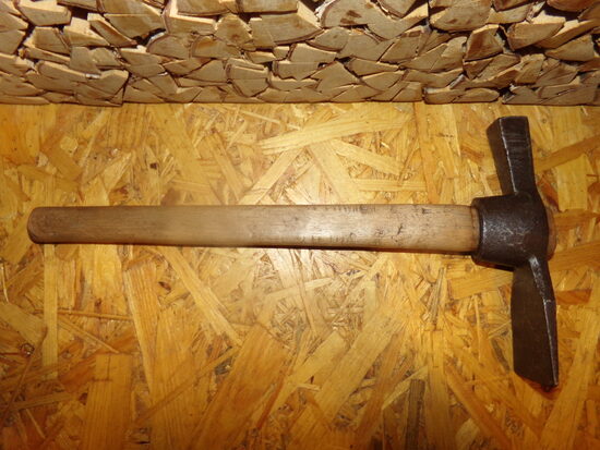 №183. Молоток каменщика. Клеймо МКИ. СССР.