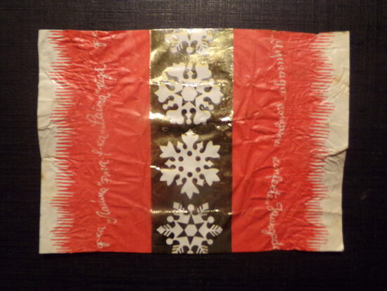 №56. Конфета "Яунгада". Новогодняя. Красный фантик. Фабрика Лайма. Рига. 1980-тые года.