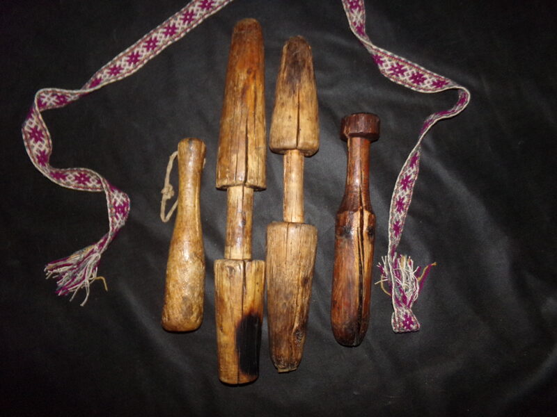 №55. Четыре деревянных песта для ступ.