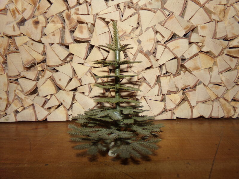 №33. Saliekama plastmasas eglīte. PSRS. 1960-tie gadi.