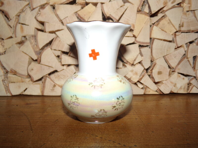 №39. Вазочка с медицинским крестом. СССР.