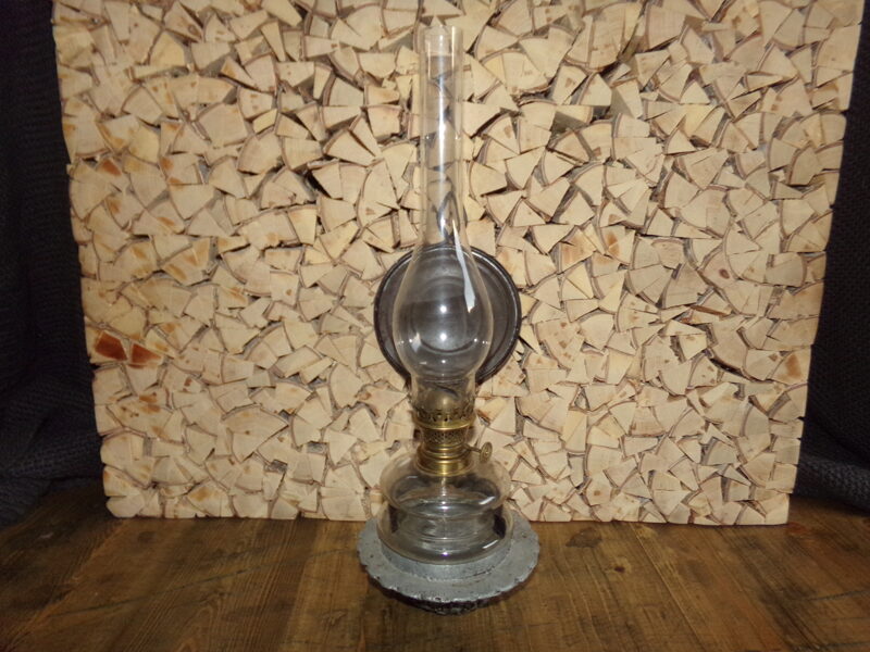 №37. Керосиновая лампа с настенным подвесом и настольной чашей. Начало 20 века.