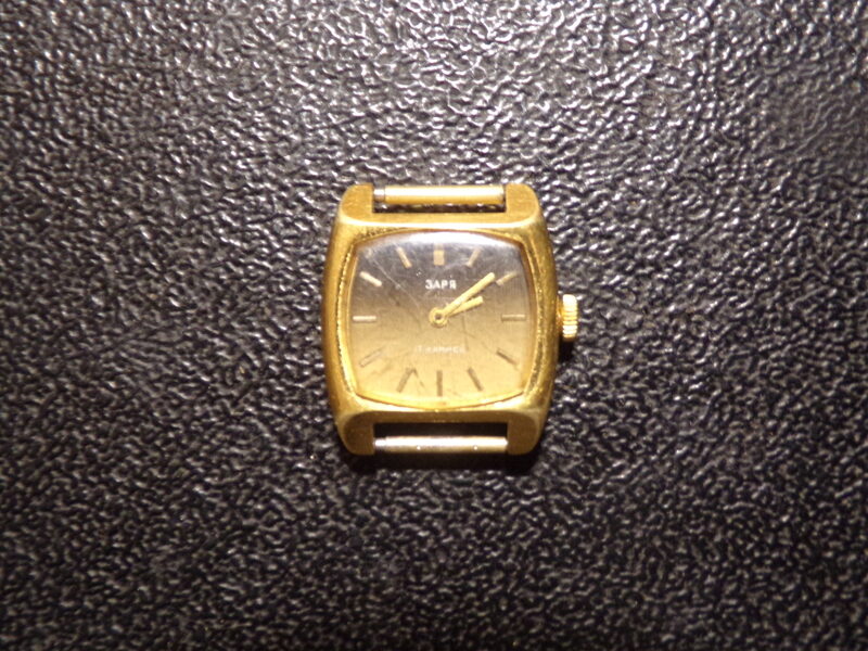 Механические часы "Заря" в позолоченном корпусе. СССР.