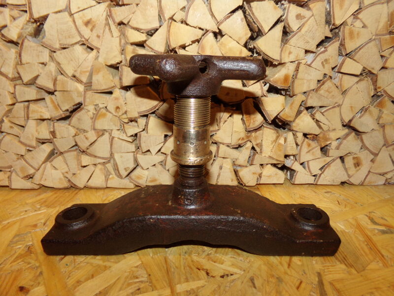 №33. Вентиль на подставке с бронзовой шайбой. Начало 20 века.