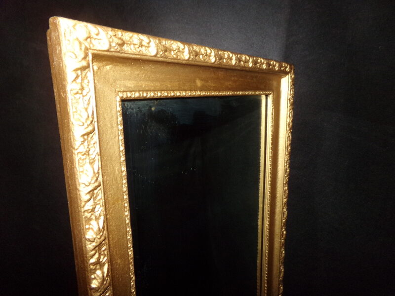 Зеркало в лепной раме. Граненое стекло.