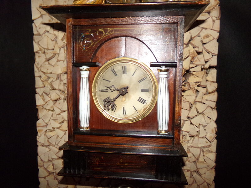 Настенные часы- ходики. Роспись. Фарфоровые колонны. 19 век.