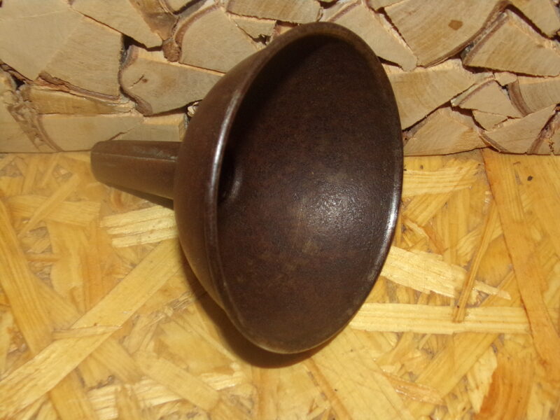 №51. Лейка из толстой жести.