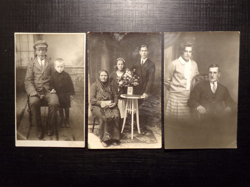 №128. Групповой портрет в студии. Латвия. 1920-тые года.