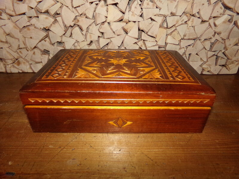 Шкатулка с орнаментом. Советская Латвия. 1970-тые года.