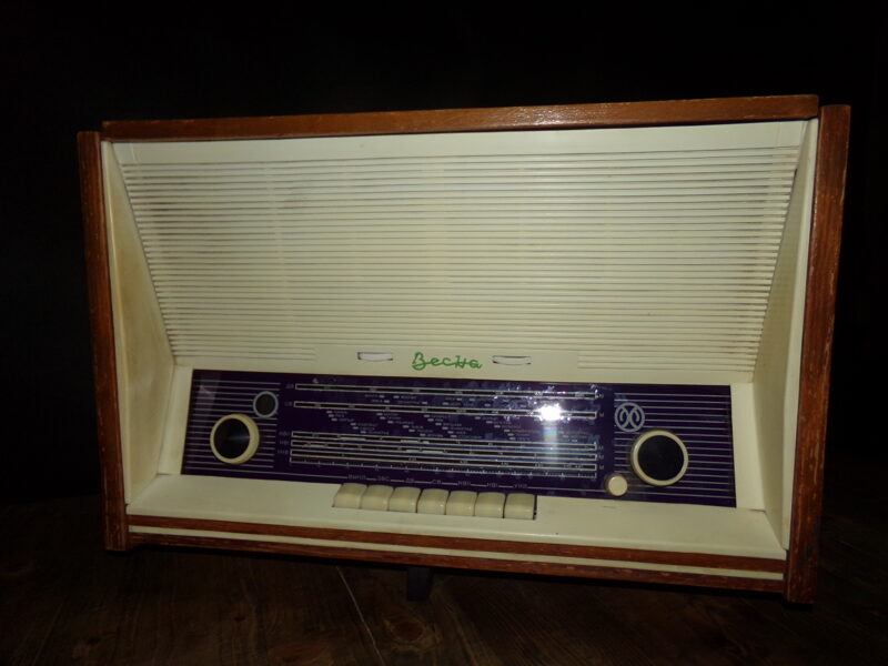 №18. Радиола Весна. СССР.