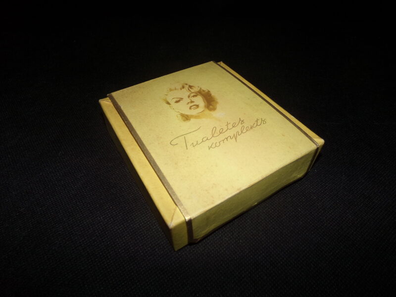 №26. Коробка из под туалетного набора Дзинтарс. СССР. Середина 20 века.